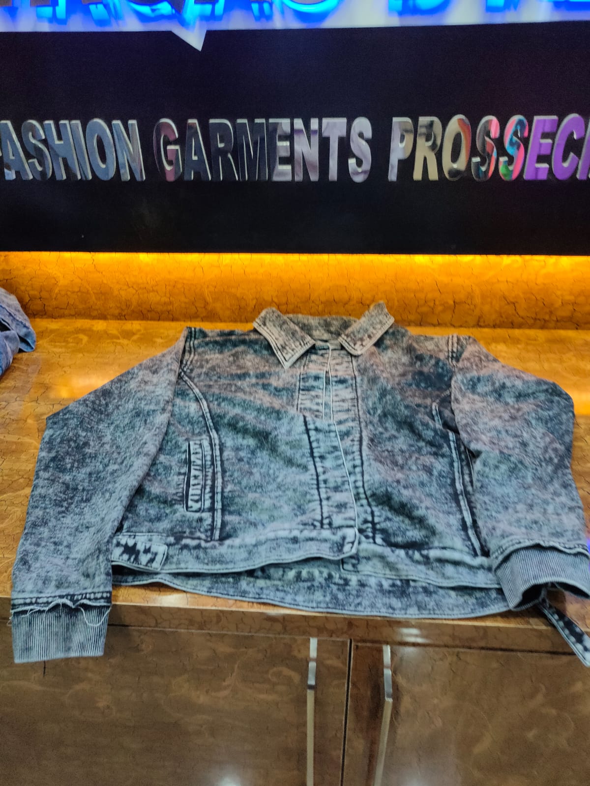 Random wash garment